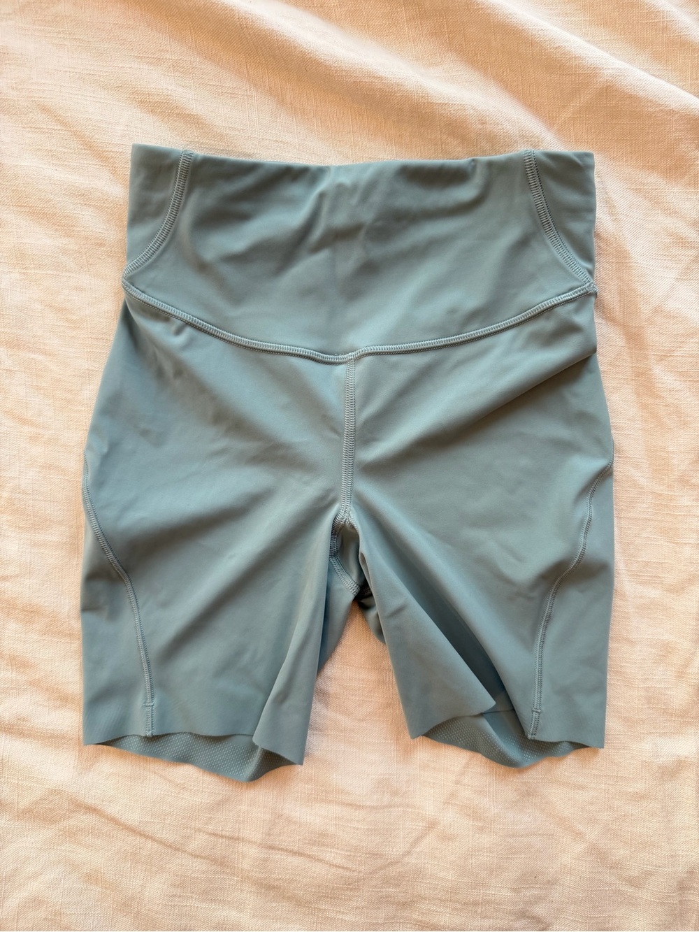 Lululemon Base Pace High-Rise Short 6"
Misty Glade size 4